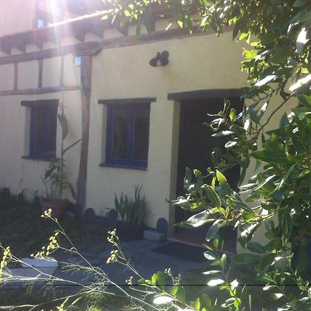 Apikale Guest House Ea Bagian luar foto