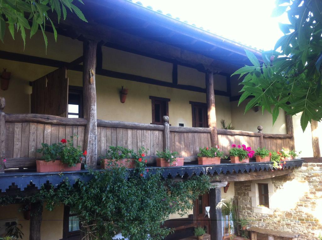 Apikale Guest House Ea Bagian luar foto