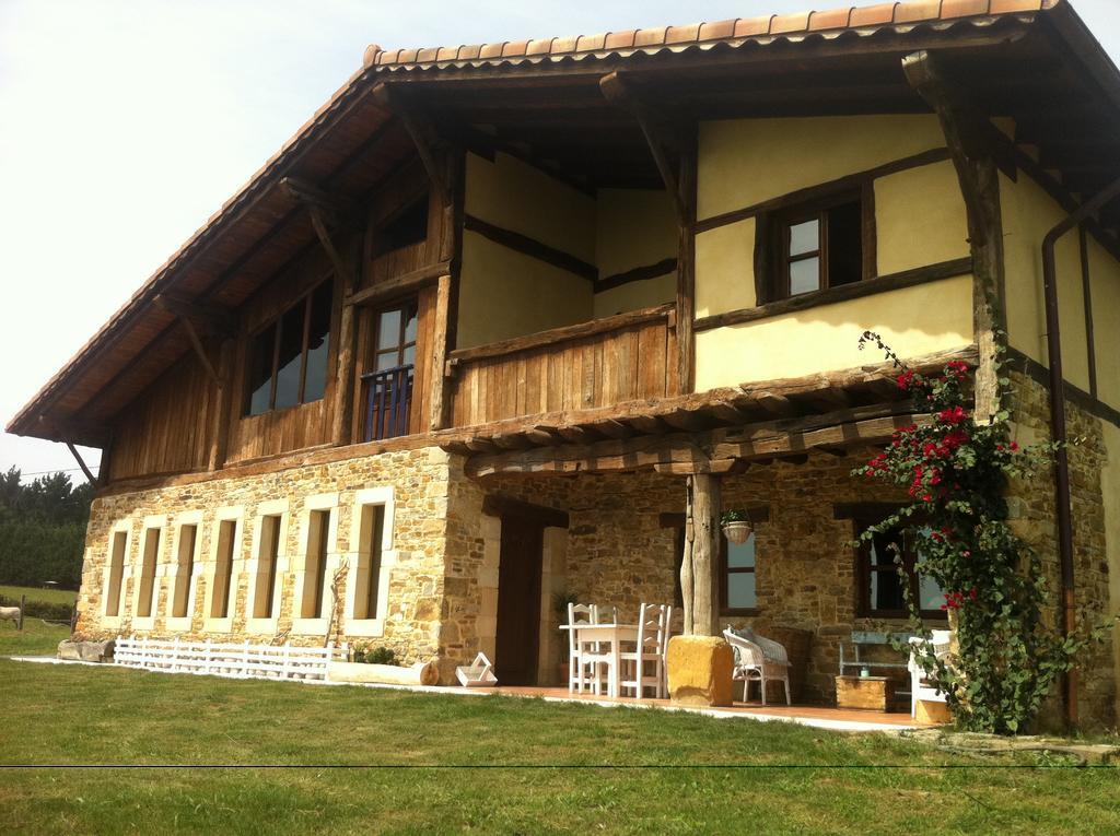 Apikale Guest House Ea Bagian luar foto